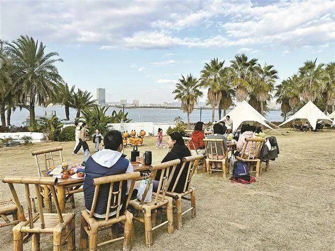 门“篷友”共筑文明露营新风尚瓦力游戏app与自然为邻 厦(图3)